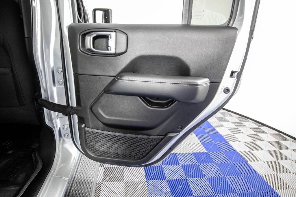 Used 2023 Jeep Gladiator Overland image 17