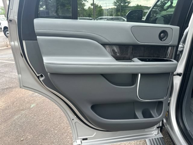Used 2019 Lincoln Navigator Reserve AWD/4WD image 22