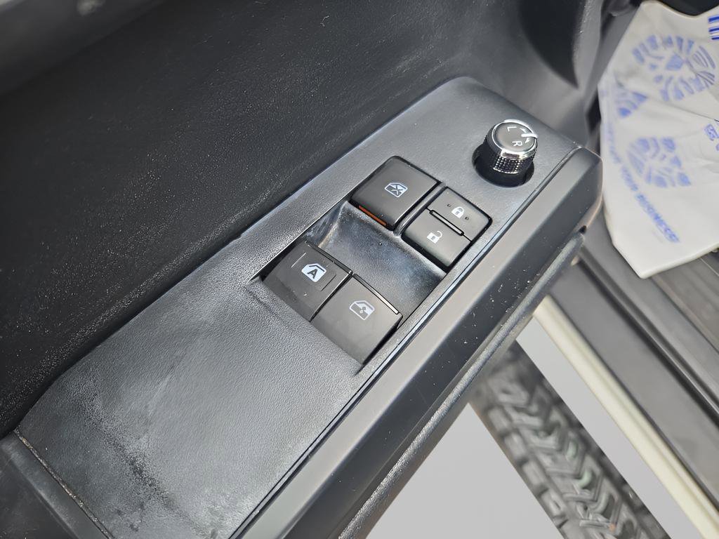 Used 2017 Toyota Tacoma SR image 19