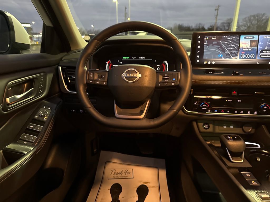 Used 2025 Nissan Rogue SL w/ SL Premium Package image 17