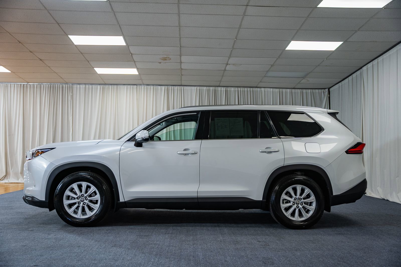 Used 2024 Toyota Grand Highlander XLE image 5