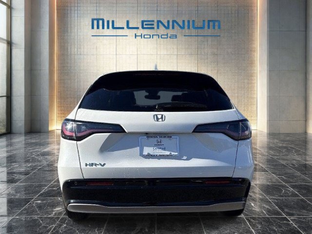 Used 2023 Honda HR-V EX-L image 3