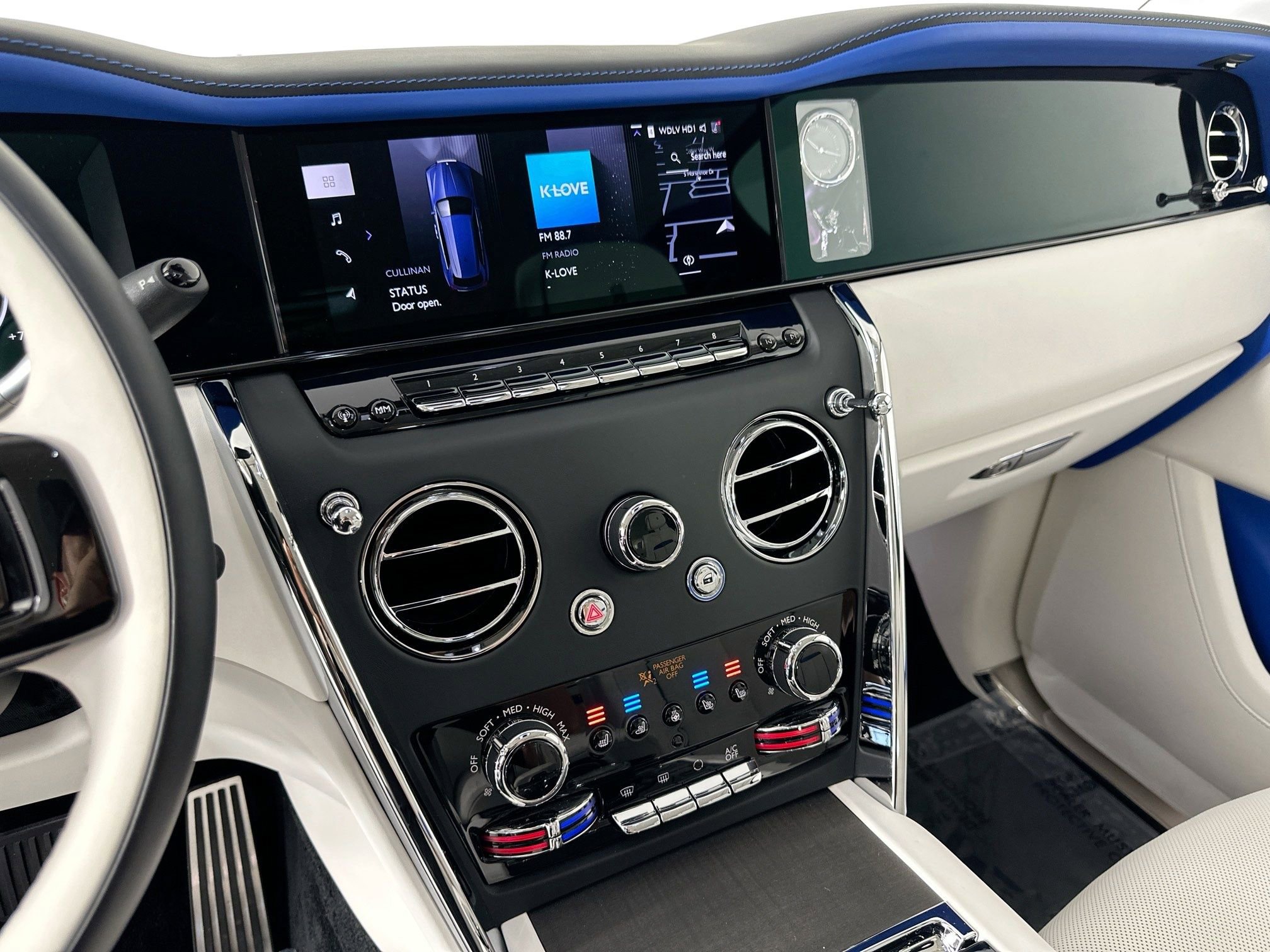Certified 2025 Rolls-Royce Cullinan AWD/4WD image 14