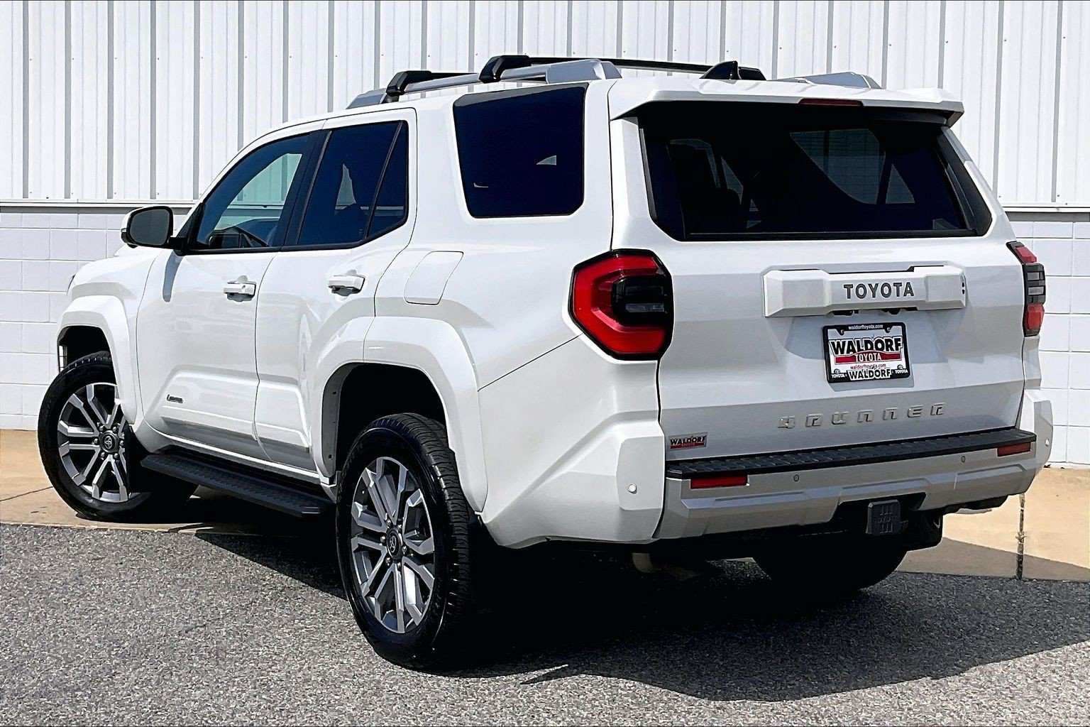 Used 2025 Toyota 4Runner Limited w/ Tow Technology Package AWD/4WD image 15