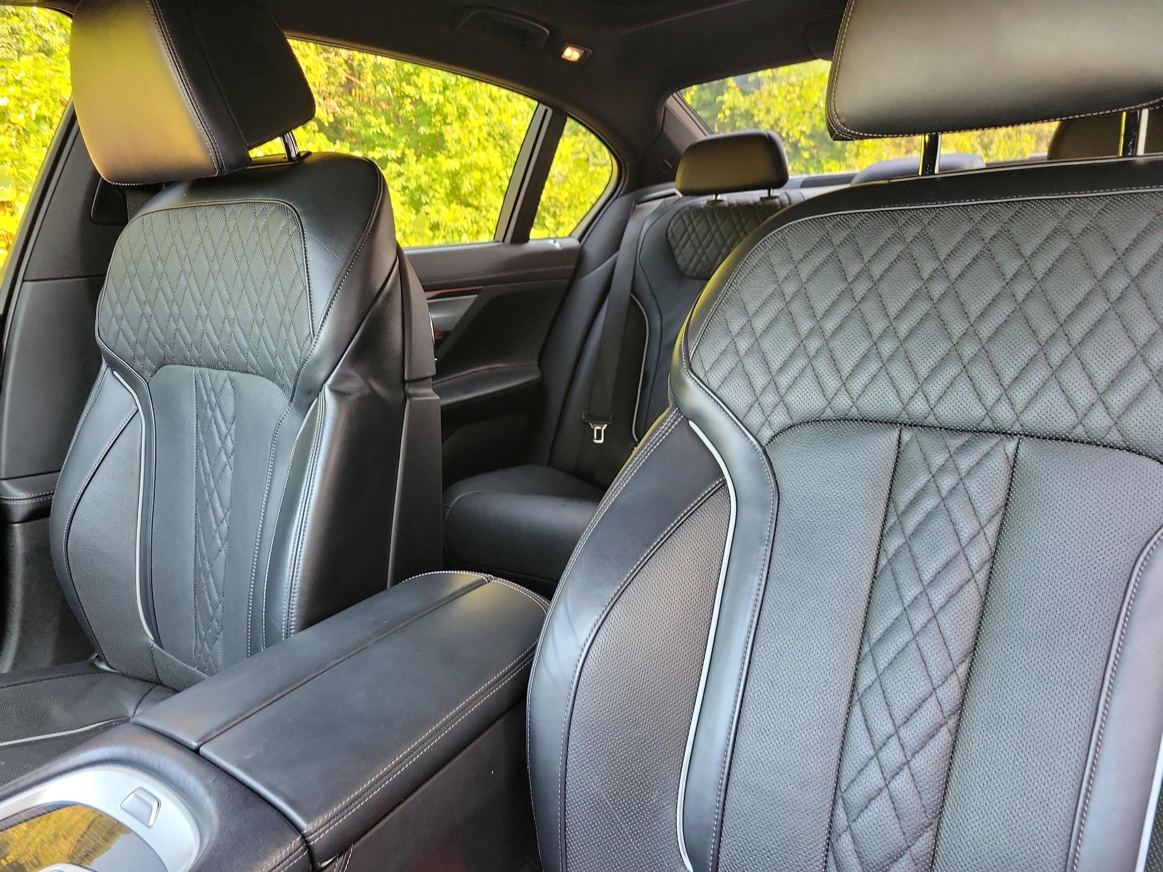 Used 2019 BMW 750i xDrive w/ Executive Package image 13