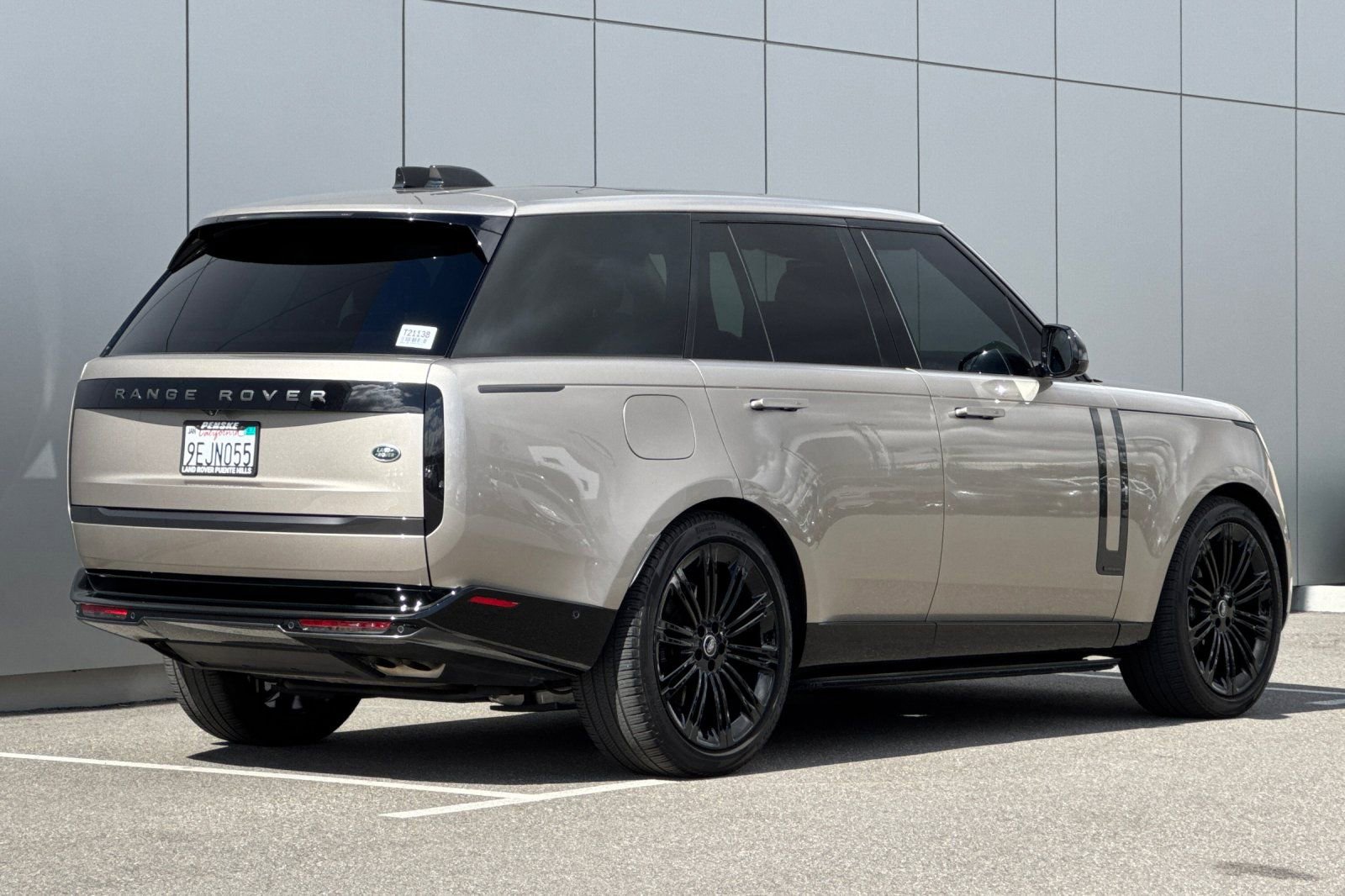 Used 2023 Land Rover Range Rover Autobiography image 5