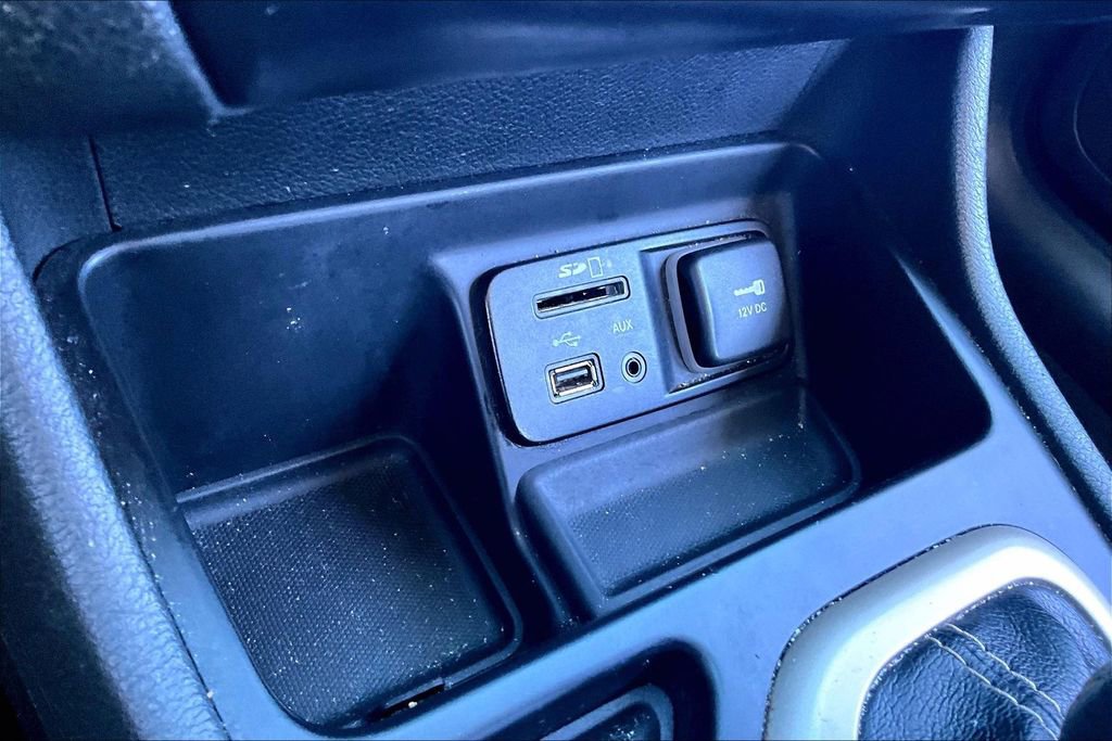 Used 2015 Jeep Cherokee Latitude w/ Comfort/Convenience Group image 15