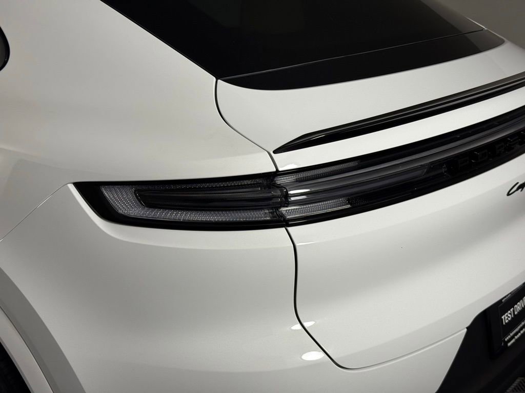 Certified 2025 Porsche Cayenne Coupe image 16