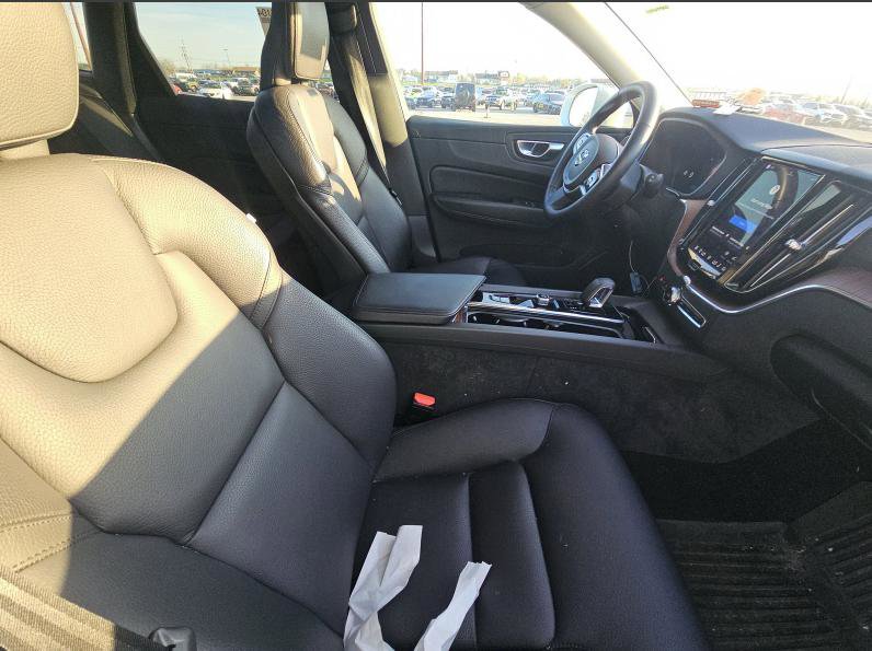 Certified 2023 Volvo XC60 B5 Plus AWD/4WD image 12