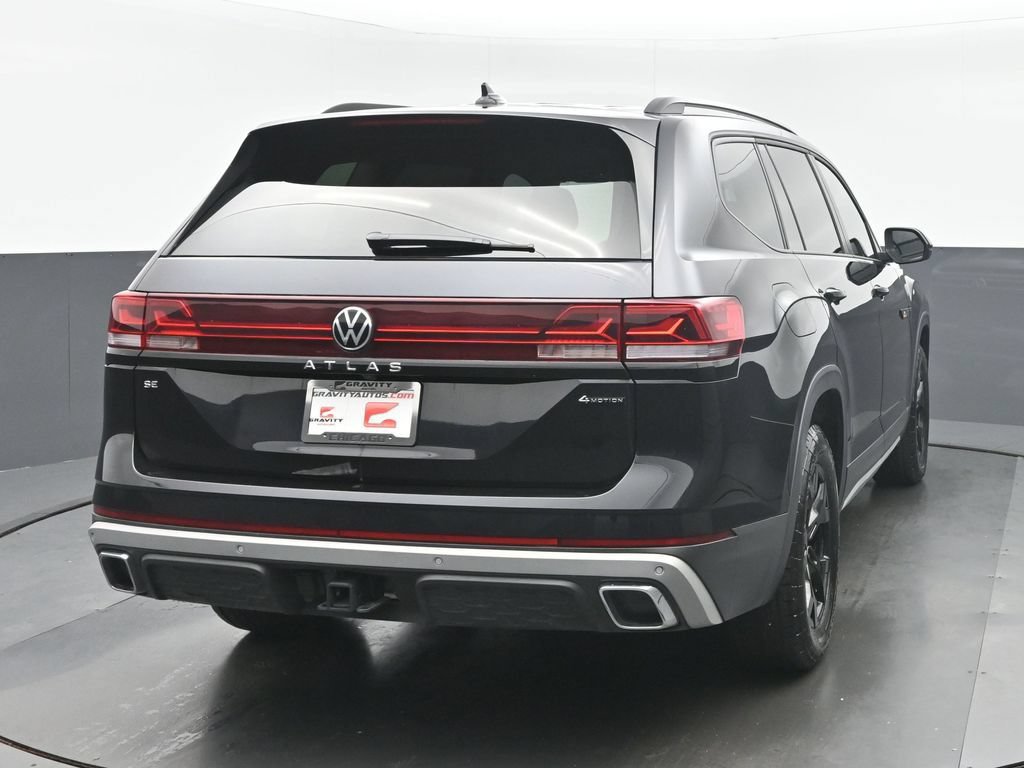 Used 2025 Volkswagen Atlas Peak Edition SE AWD/4WD image 4