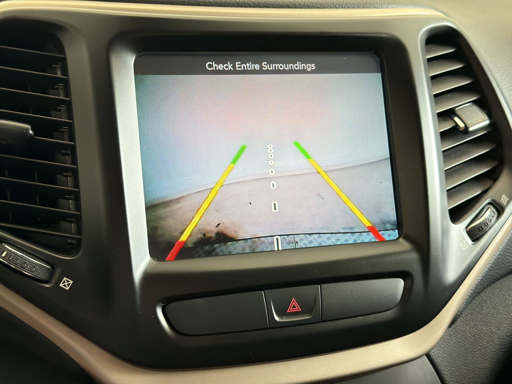 Used 2016 Jeep Cherokee Limited image 22