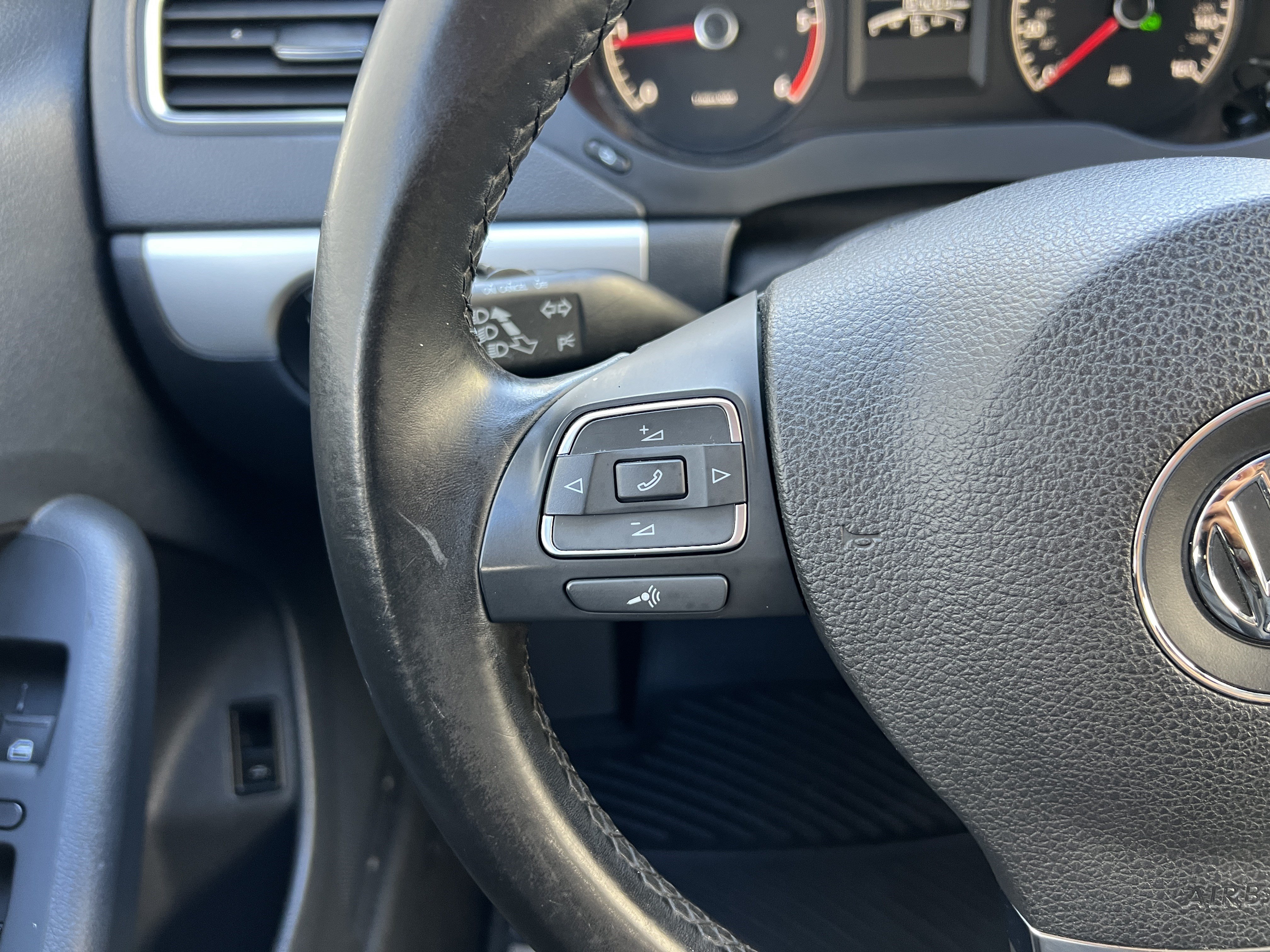 Used 2011 Volkswagen Jetta TDI FWD image 24