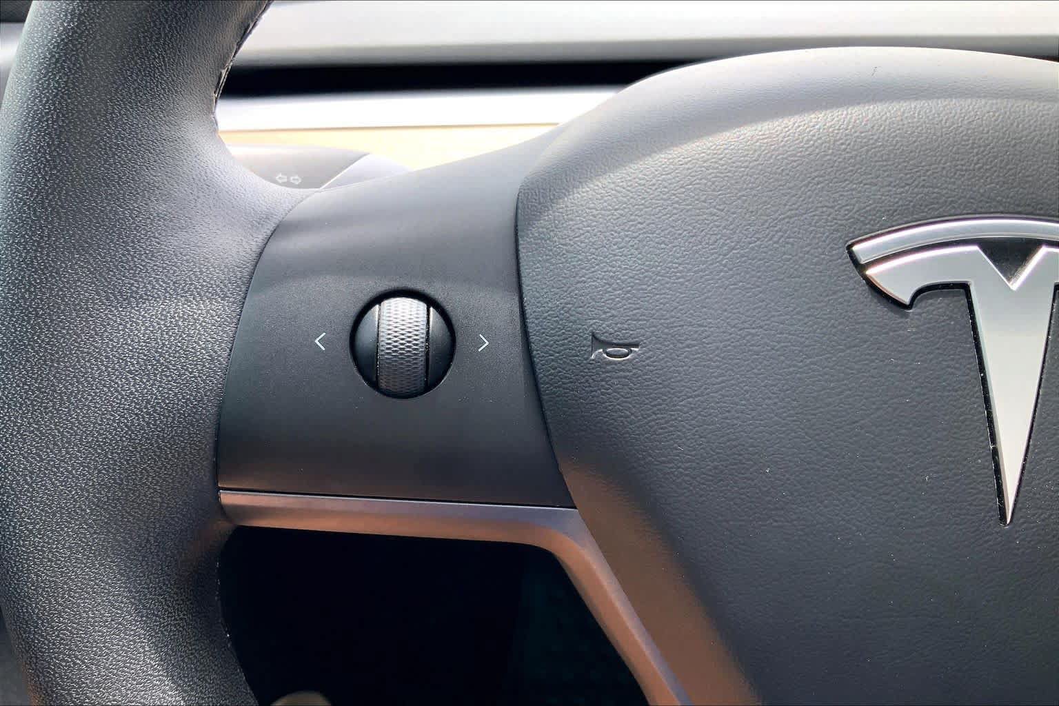 Used 2020 Tesla Model 3 Standard Range RWD image 19