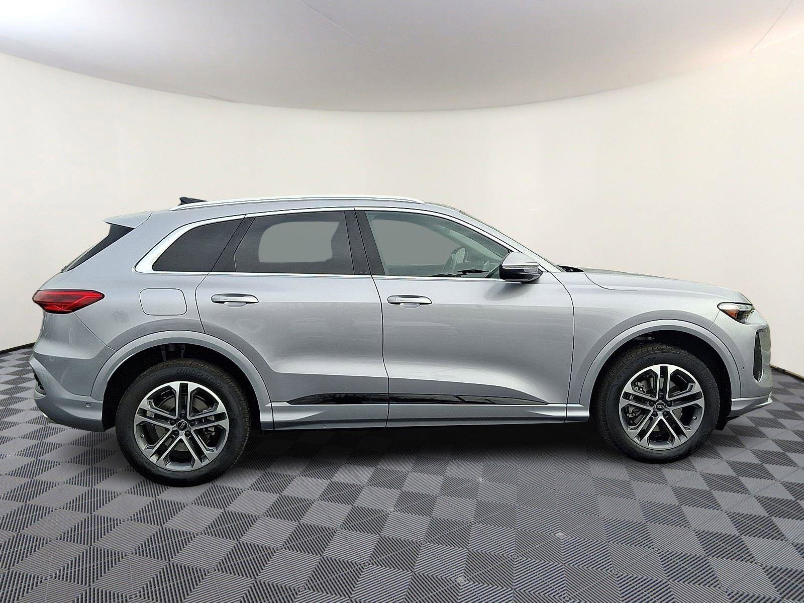 Used 2025 Audi Q5 Premium Plus w/ Premium Plus image 7