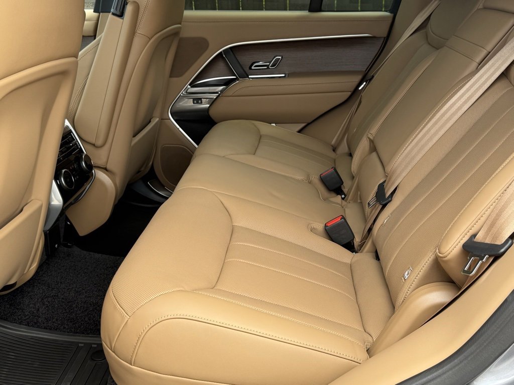 New 2025 Land Rover Range Rover SE image 32