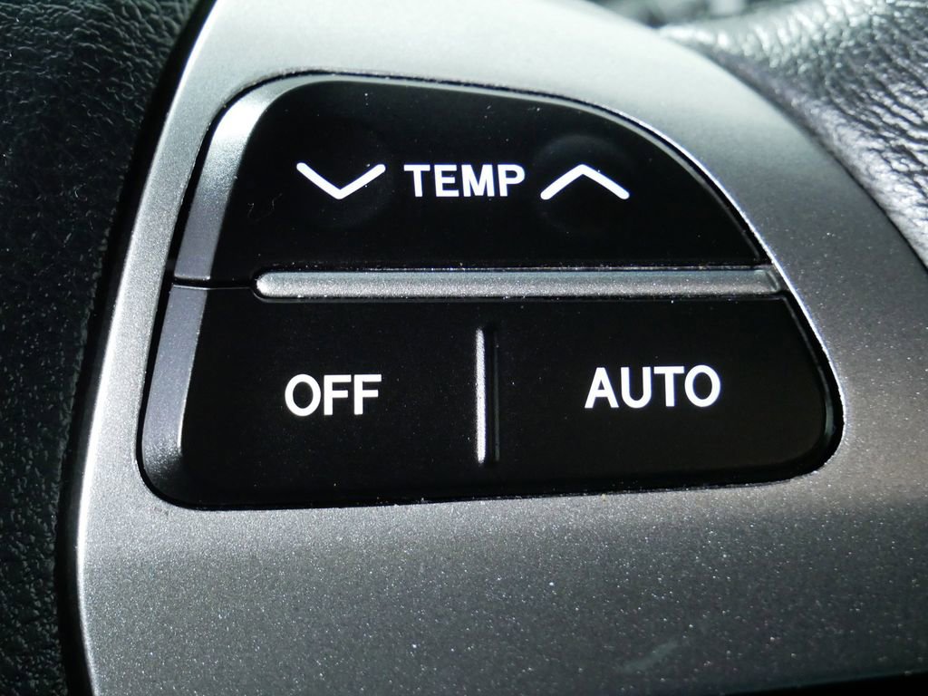 Used 2012 Toyota Highlander Limited w/ Tow Pkg image 26