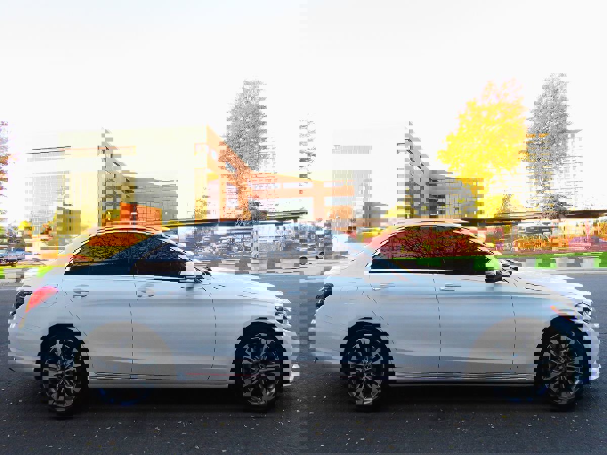 Used 2021 Mercedes-Benz C 300 Sedan image 9