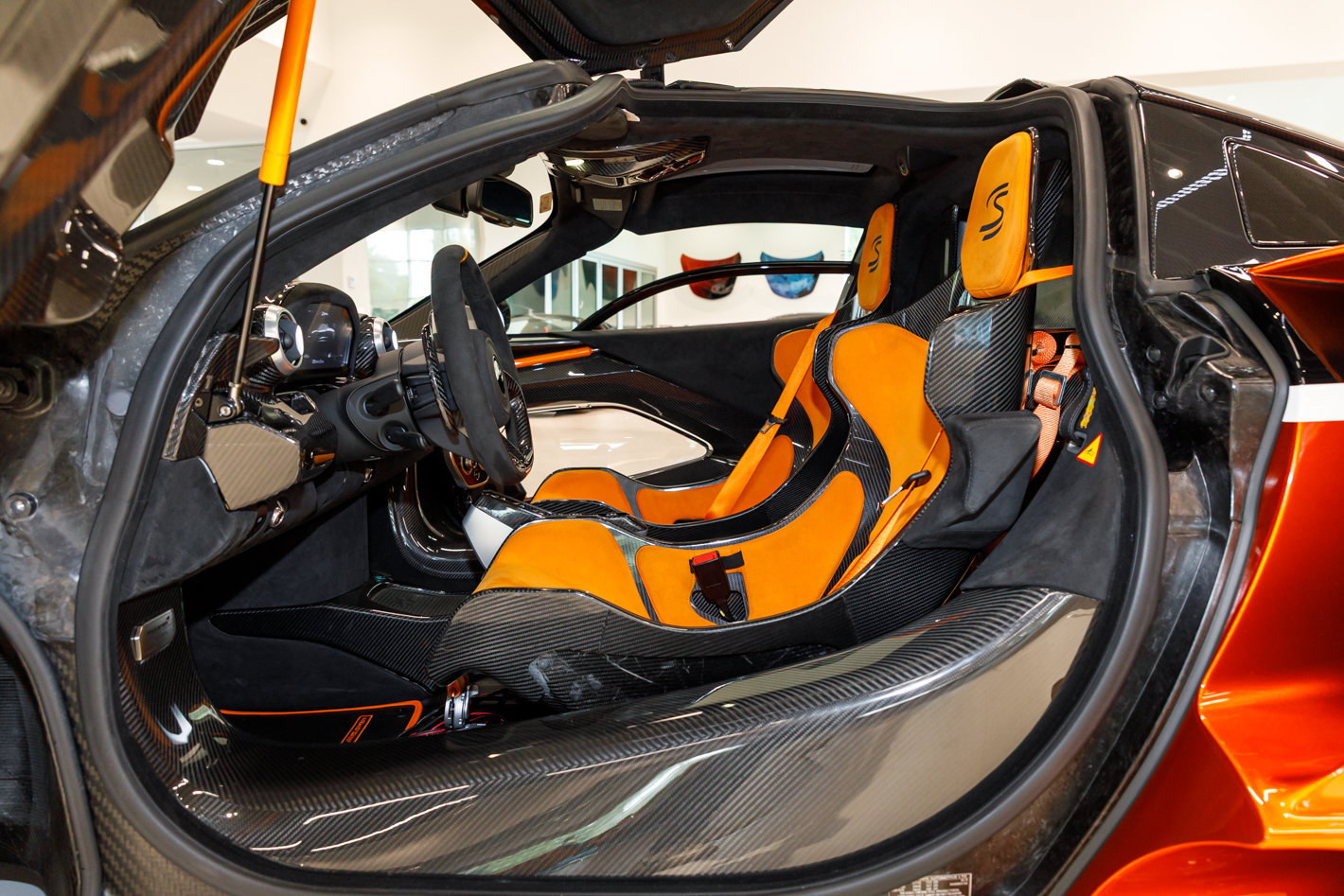 Used 2019 McLaren Senna RWD image 52