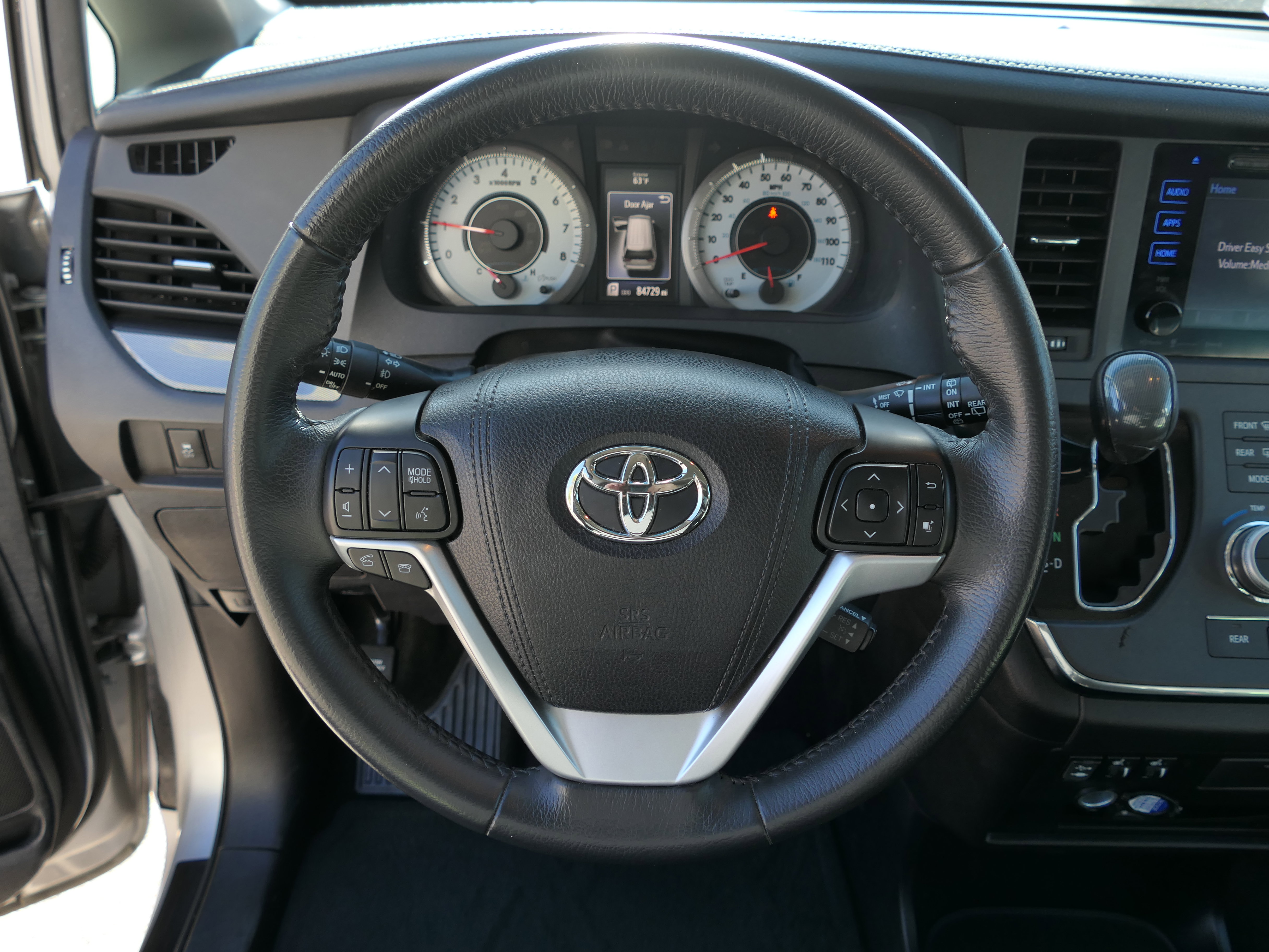 Used 2017 Toyota Sienna SE Premium FWD image 18