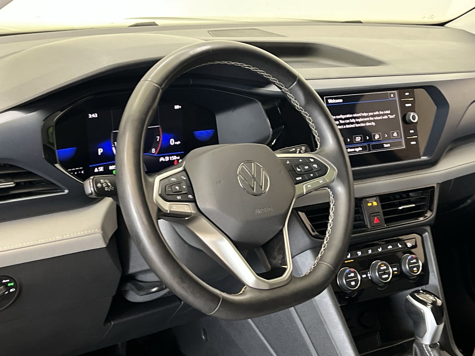 Used 2024 Volkswagen Taos SE w/ Panoramic Sunroof Package FWD image 15