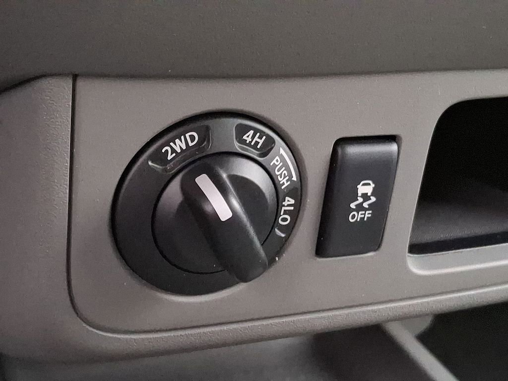 Used 2018 Nissan Frontier SV image 17