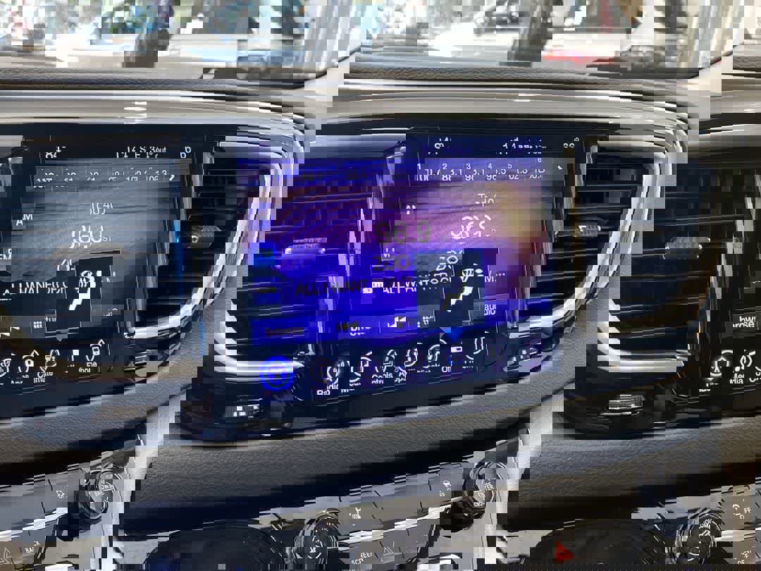 Used 2017 Chrysler Pacifica Premium image 16