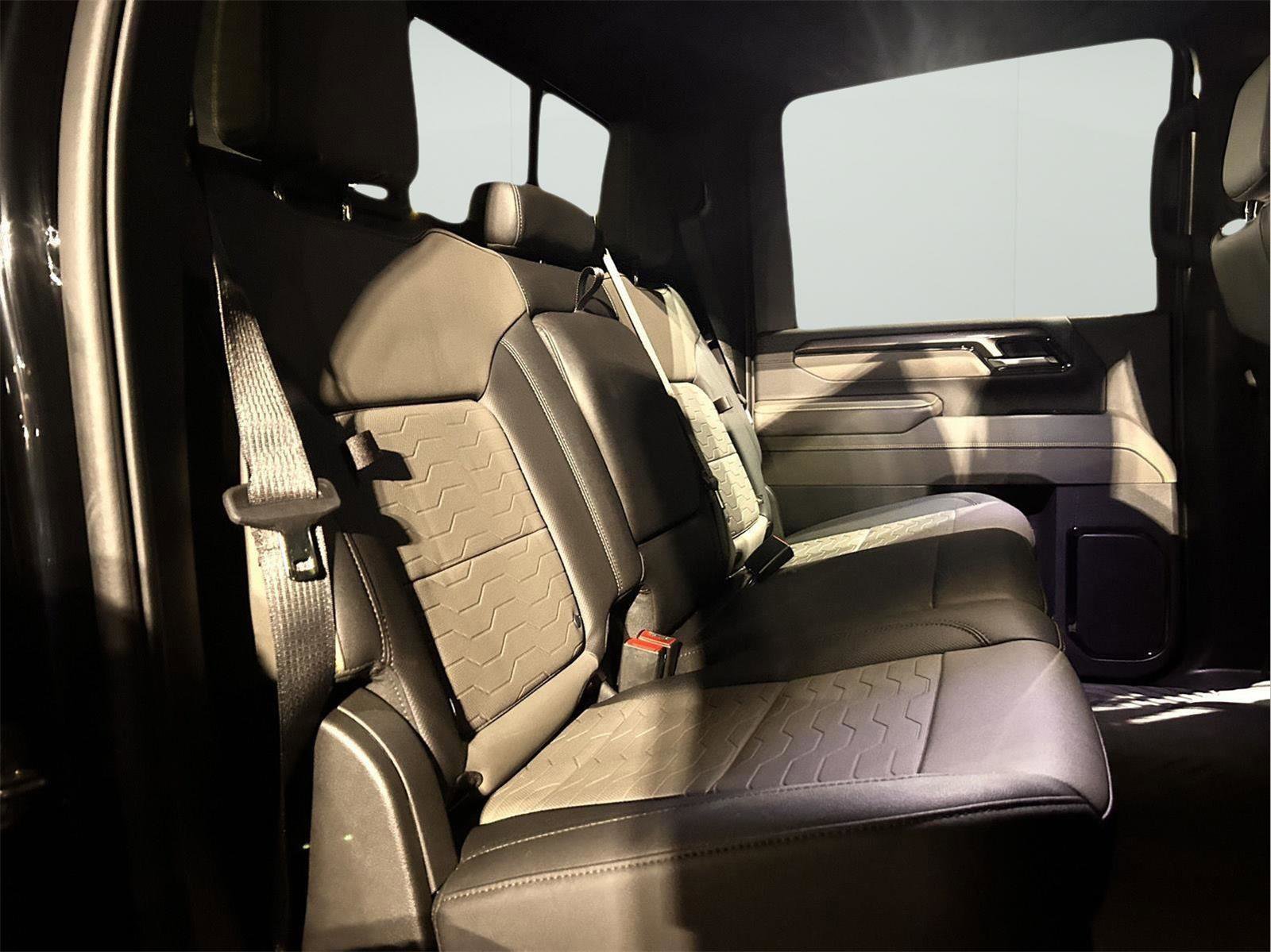 Used 2025 Chevrolet Silverado 2500 ZR2 image 13