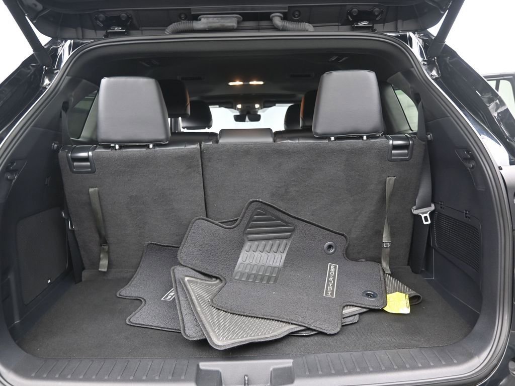 Used 2024 Toyota Highlander XSE image 19