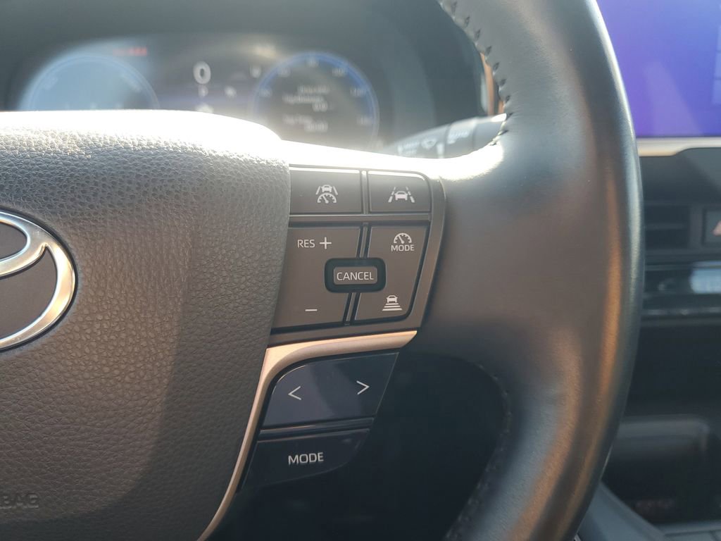 Used 2023 Toyota Crown Limited image 21
