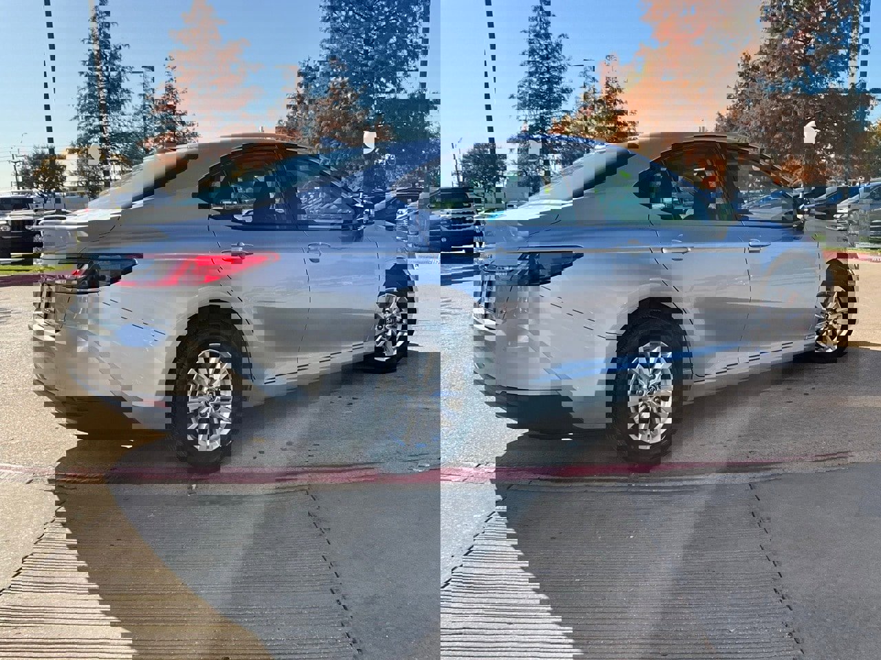 Used 2025 Toyota Camry LE image 6