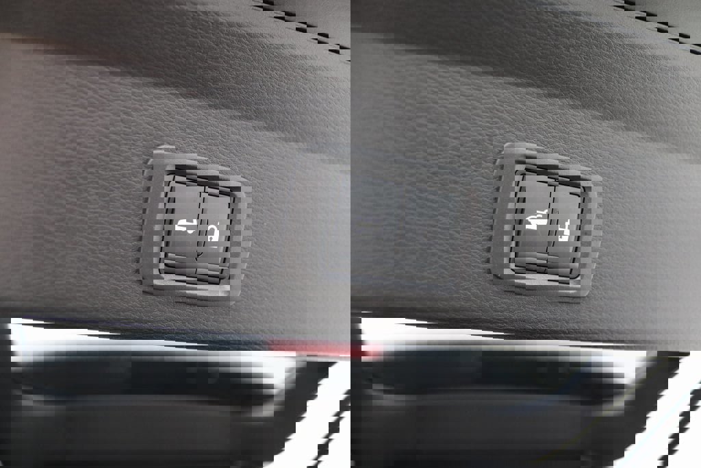 Used 2025 Mitsubishi Outlander SEL image 31