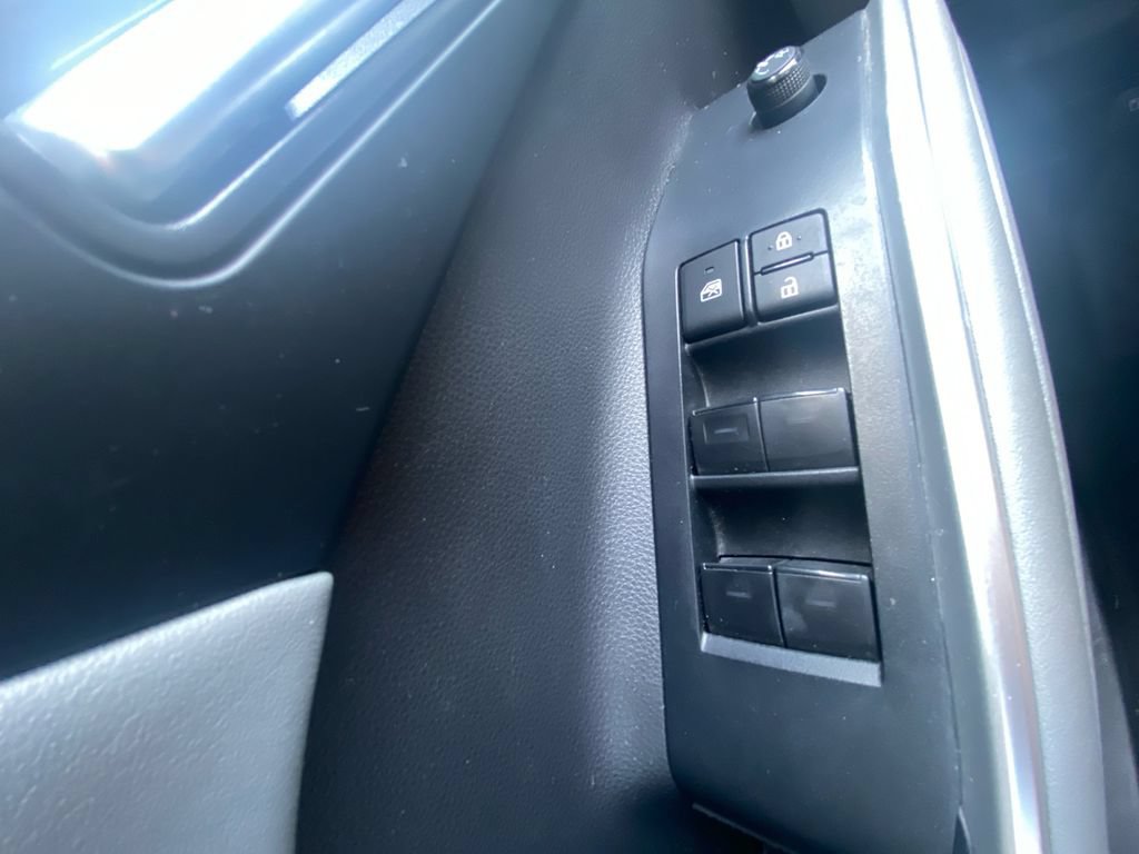 Used 2023 Toyota Highlander XLE AWD/4WD image 17
