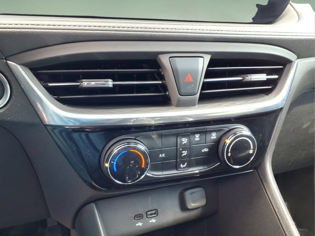 Used 2024 Buick Encore GX Sport Touring AWD/4WD image 10