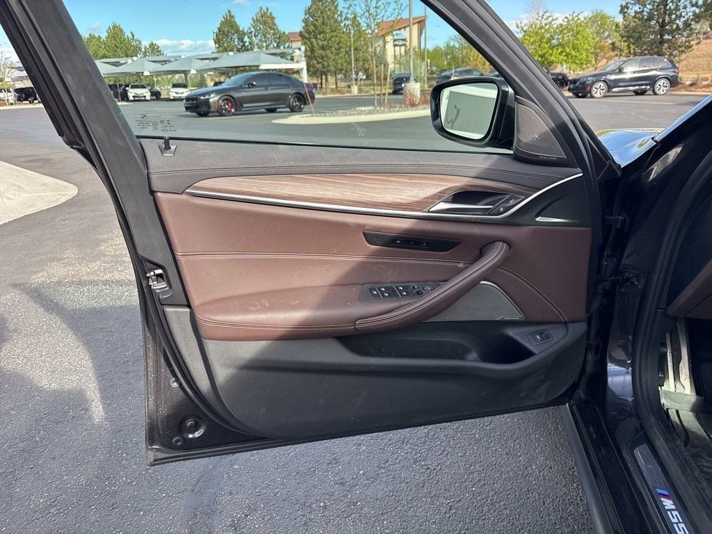 Used 2022 BMW M550i xDrive AWD/4WD image 9