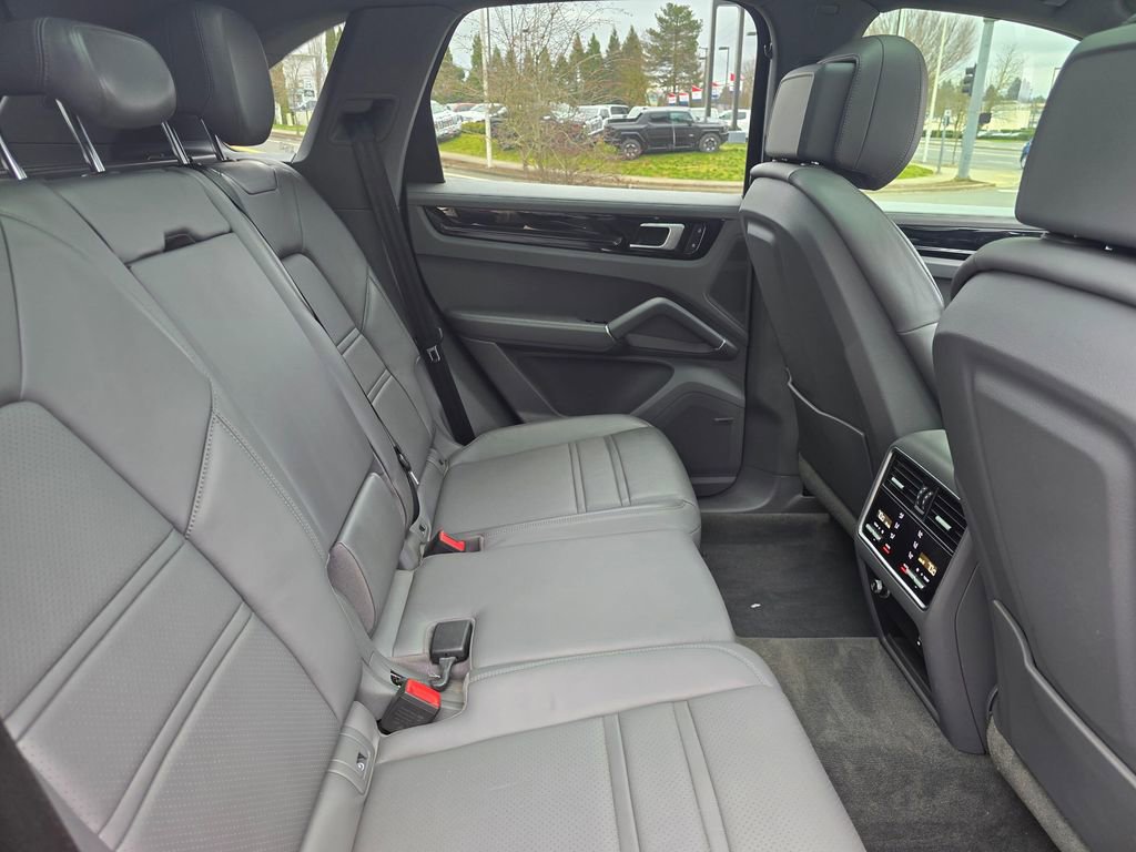 Used 2022 Porsche Cayenne E-Hybrid image 12