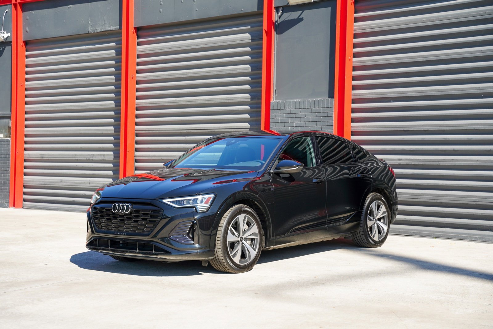 Used 2024 Audi Q8 e-tron Premium video 1