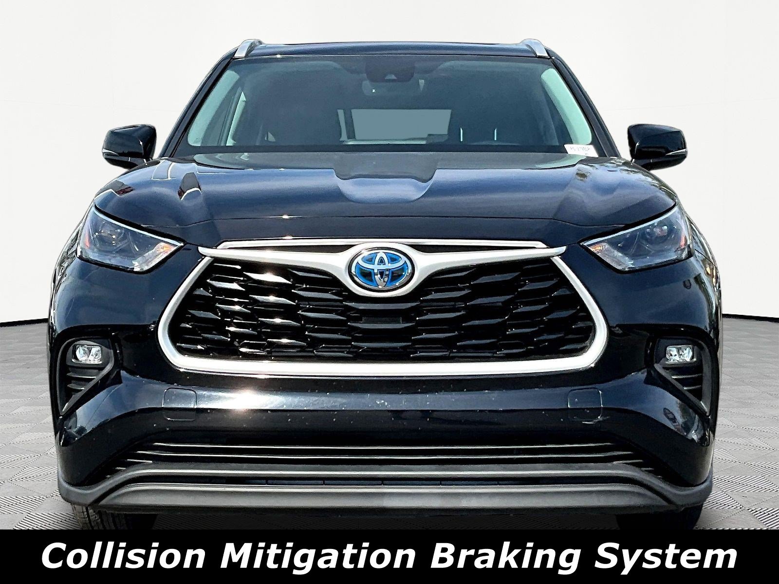Used 2023 Toyota Highlander XLE AWD/4WD image 2