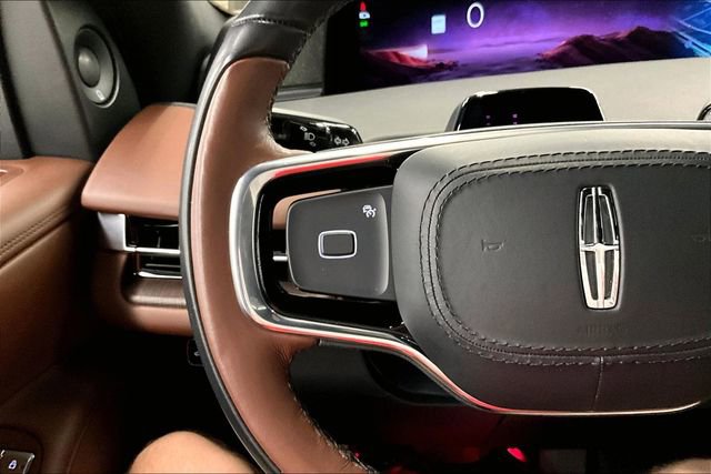 Used 2025 Lincoln Navigator Reserve image 28