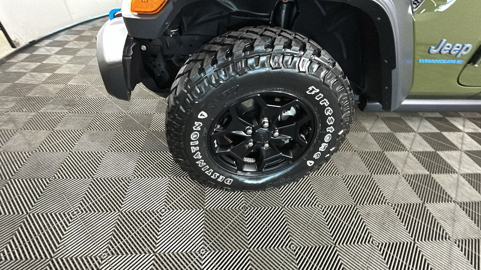 Used 2023 Jeep Wrangler Unlimited w/ Cold Weather Group AWD/4WD image 10