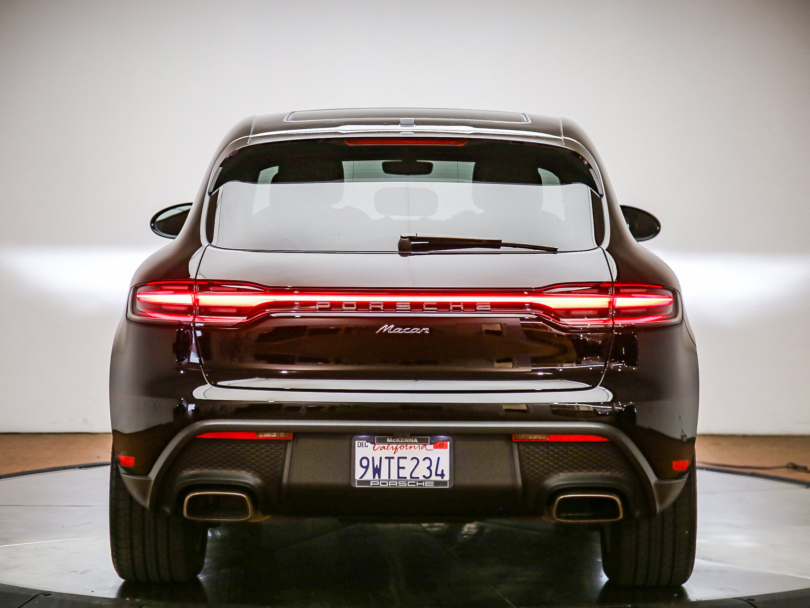 Certified 2025 Porsche Macan AWD/4WD image 6