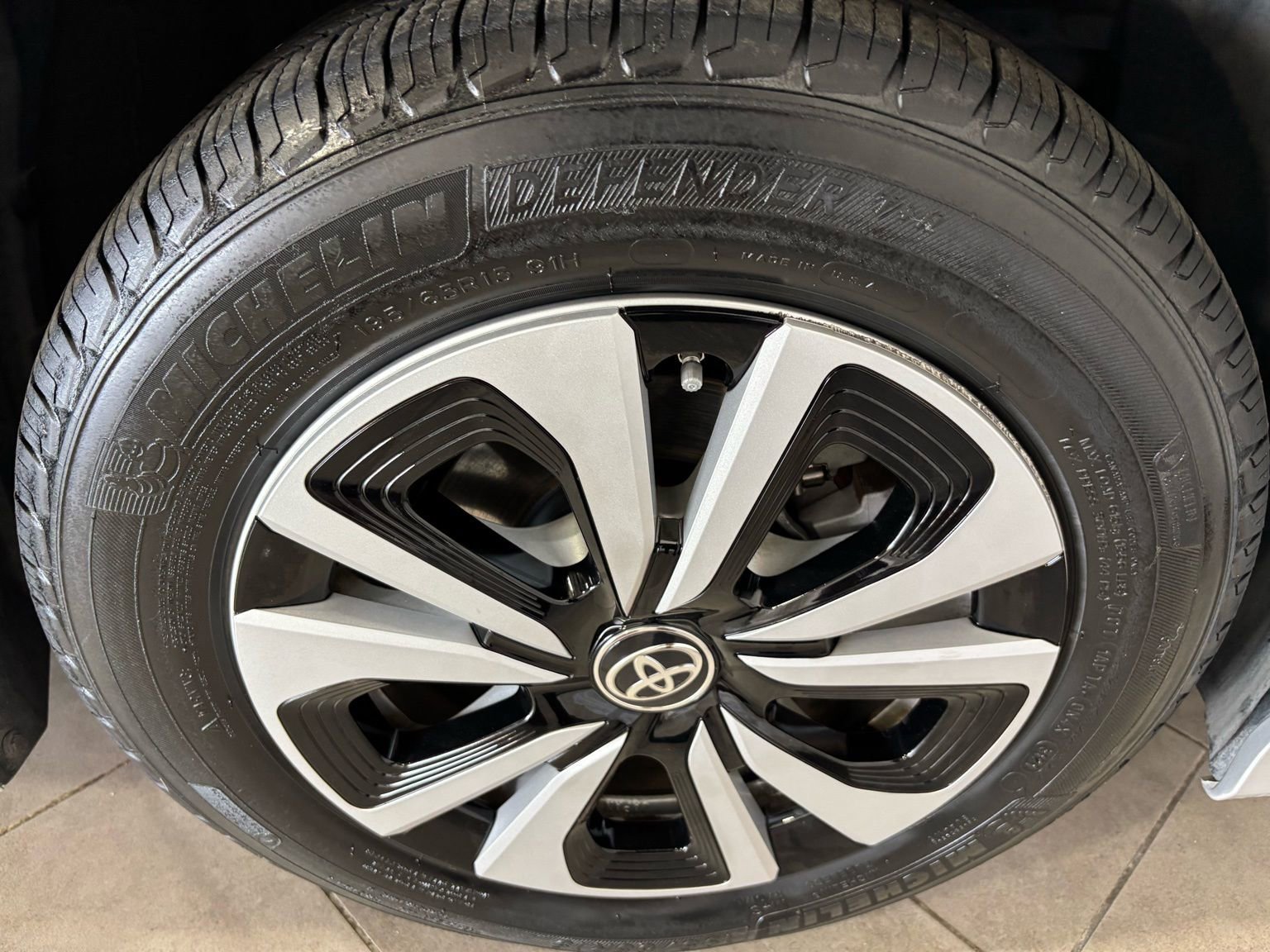 Used 2018 Toyota Prius Prime Advanced FWD image 9
