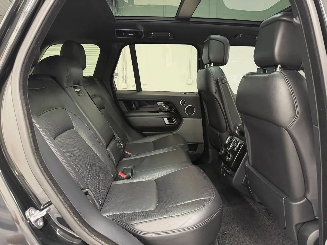 Used 2018 Land Rover Range Rover Supercharged AWD/4WD image 15