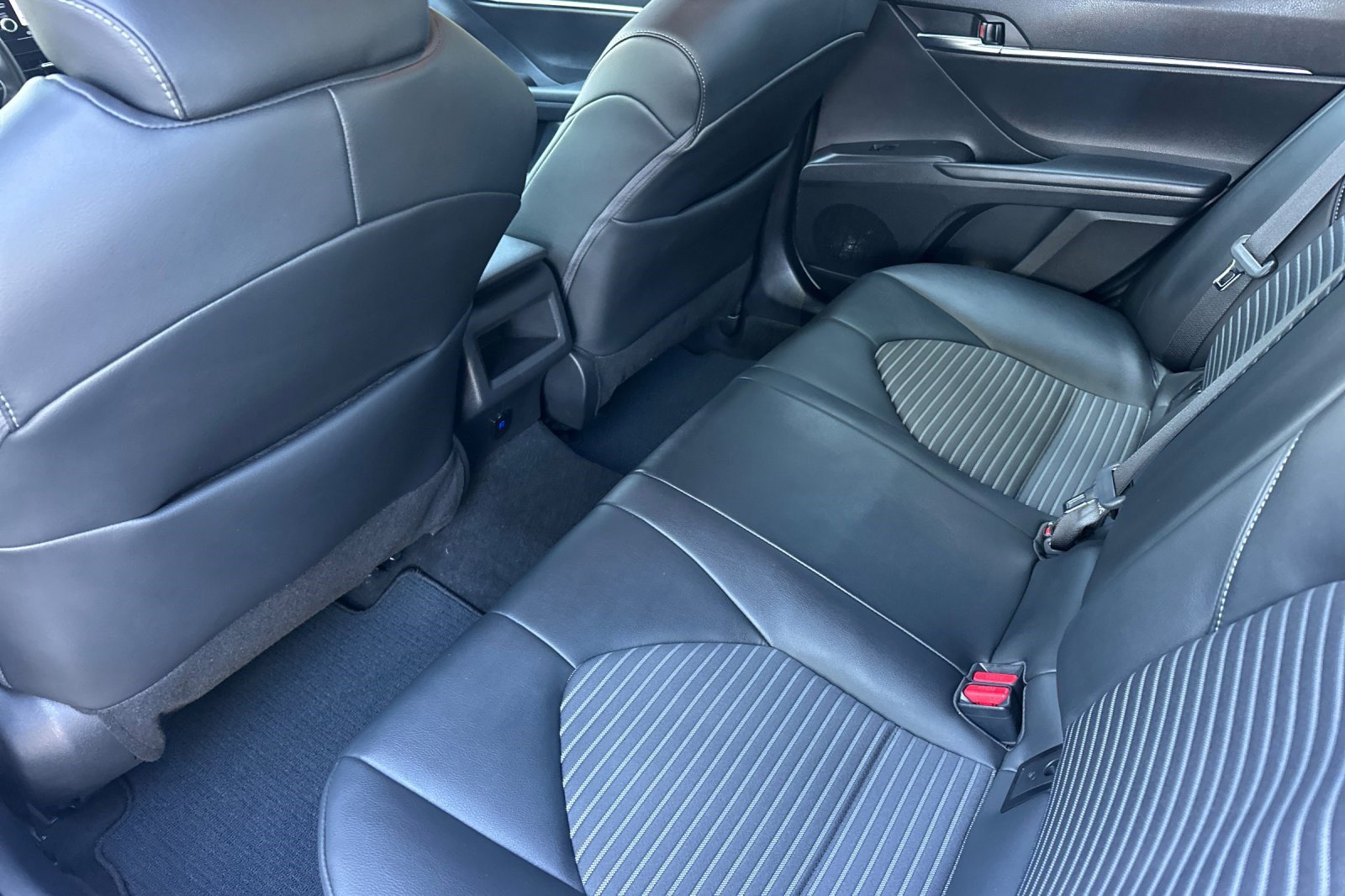Used 2024 Toyota Camry SE FWD image 15