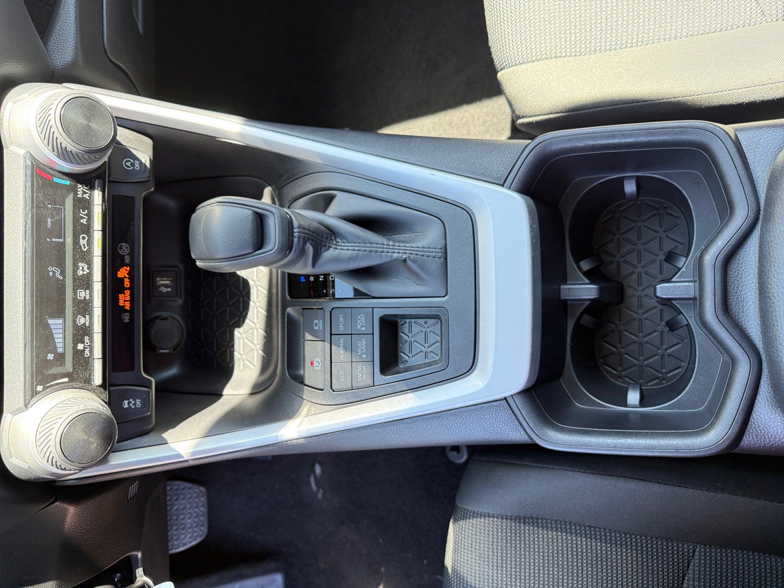Used 2025 Toyota RAV4 LE AWD/4WD image 15