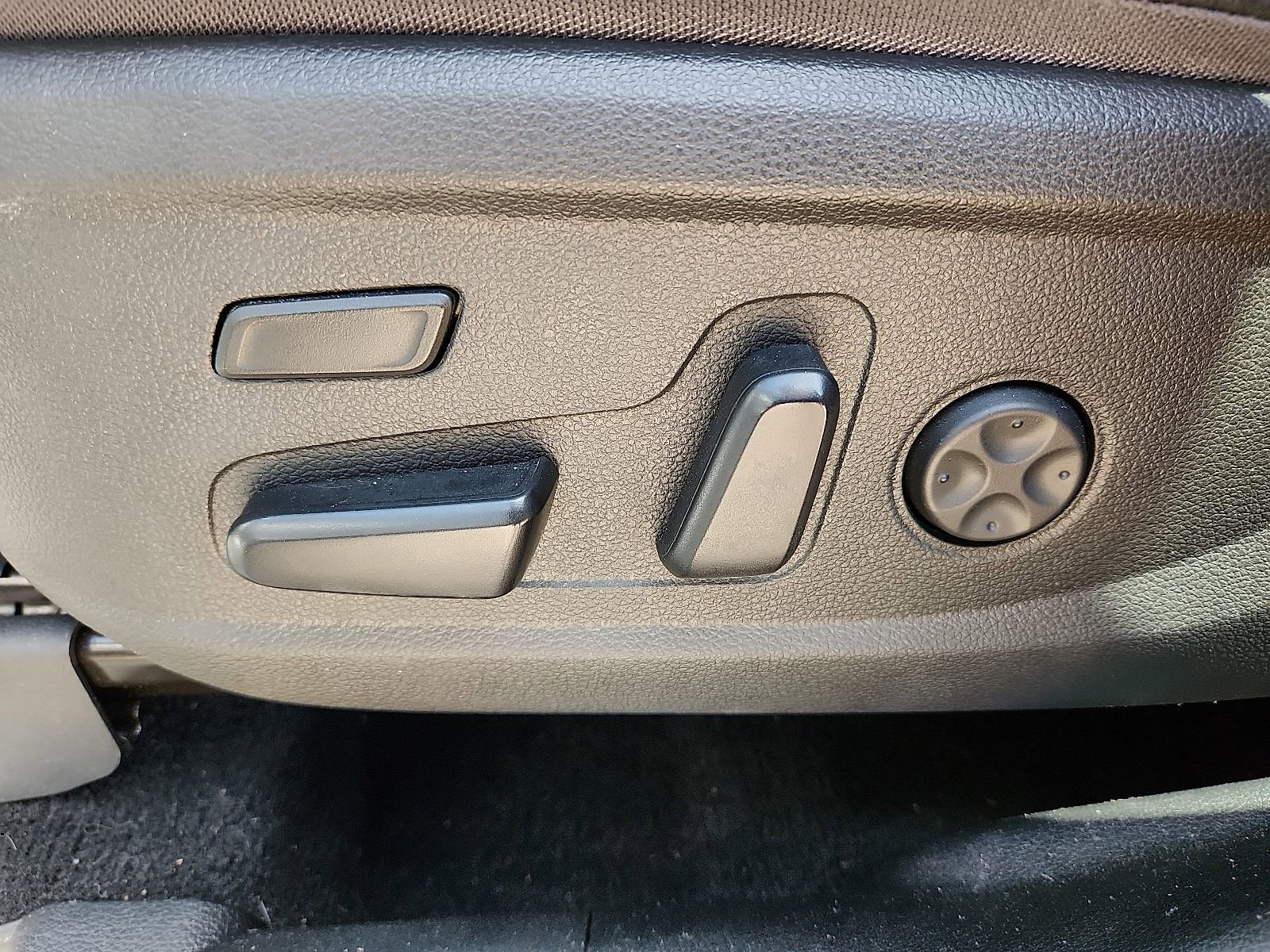 Used 2022 Hyundai Santa Fe Limited FWD image 14