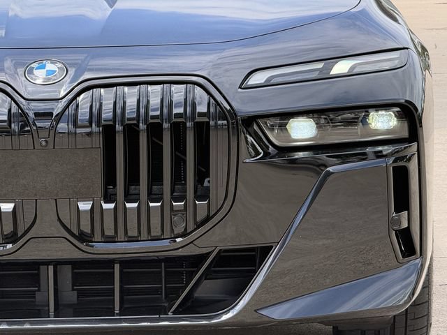 Used 2023 BMW 760i xDrive AWD/4WD image 10