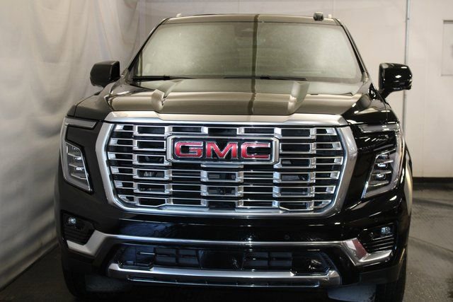 Used 2025 GMC Yukon Denali w/ Advanced Technology Package image 3