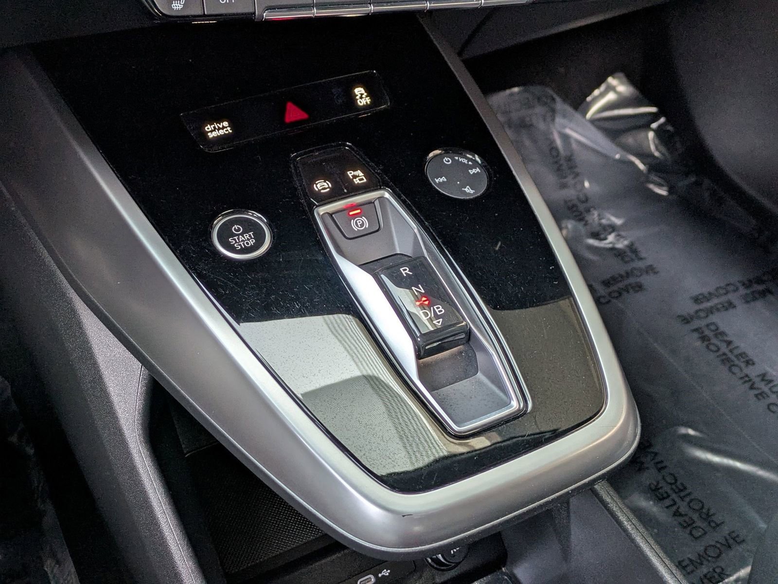 Used 2023 Audi Q4 e-tron Premium Plus w/ Premium Plus image 14