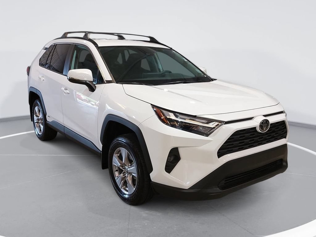 Used 2025 Toyota RAV4 XLE AWD/4WD image 3