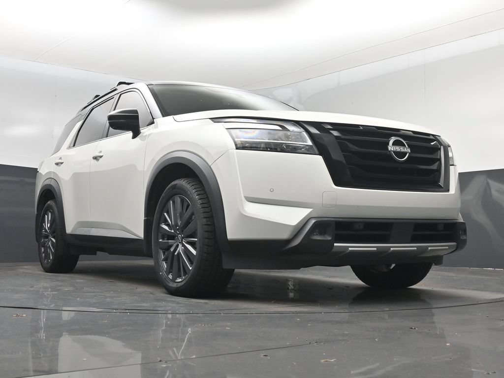 Used 2023 Nissan Pathfinder SL w/ SL Premium Package FWD image 32